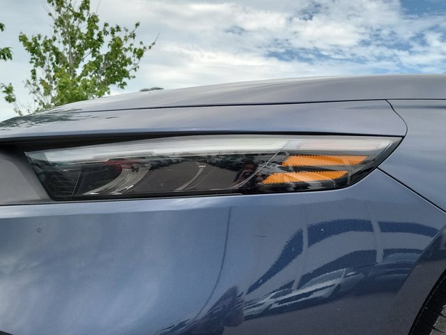 Vehicle image 25 of 31