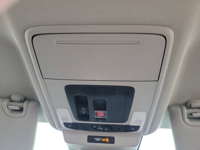 Vehicle image 23 of 31