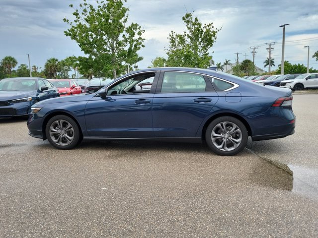 Vehicle image 9 of 31