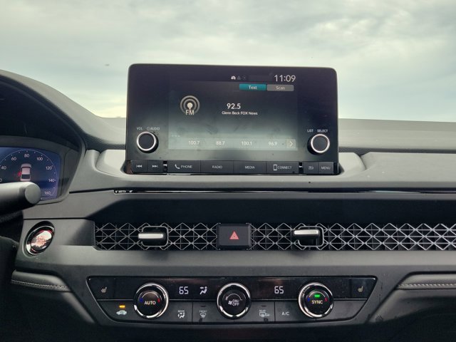 Vehicle image 20 of 31