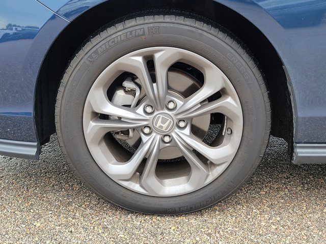 Vehicle image 10 of 31