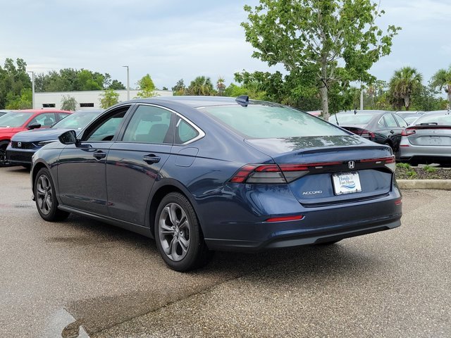 Vehicle image 8 of 31