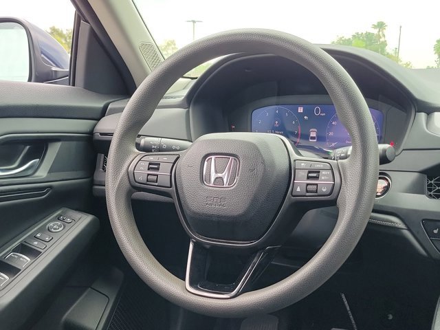 Vehicle image 15 of 31