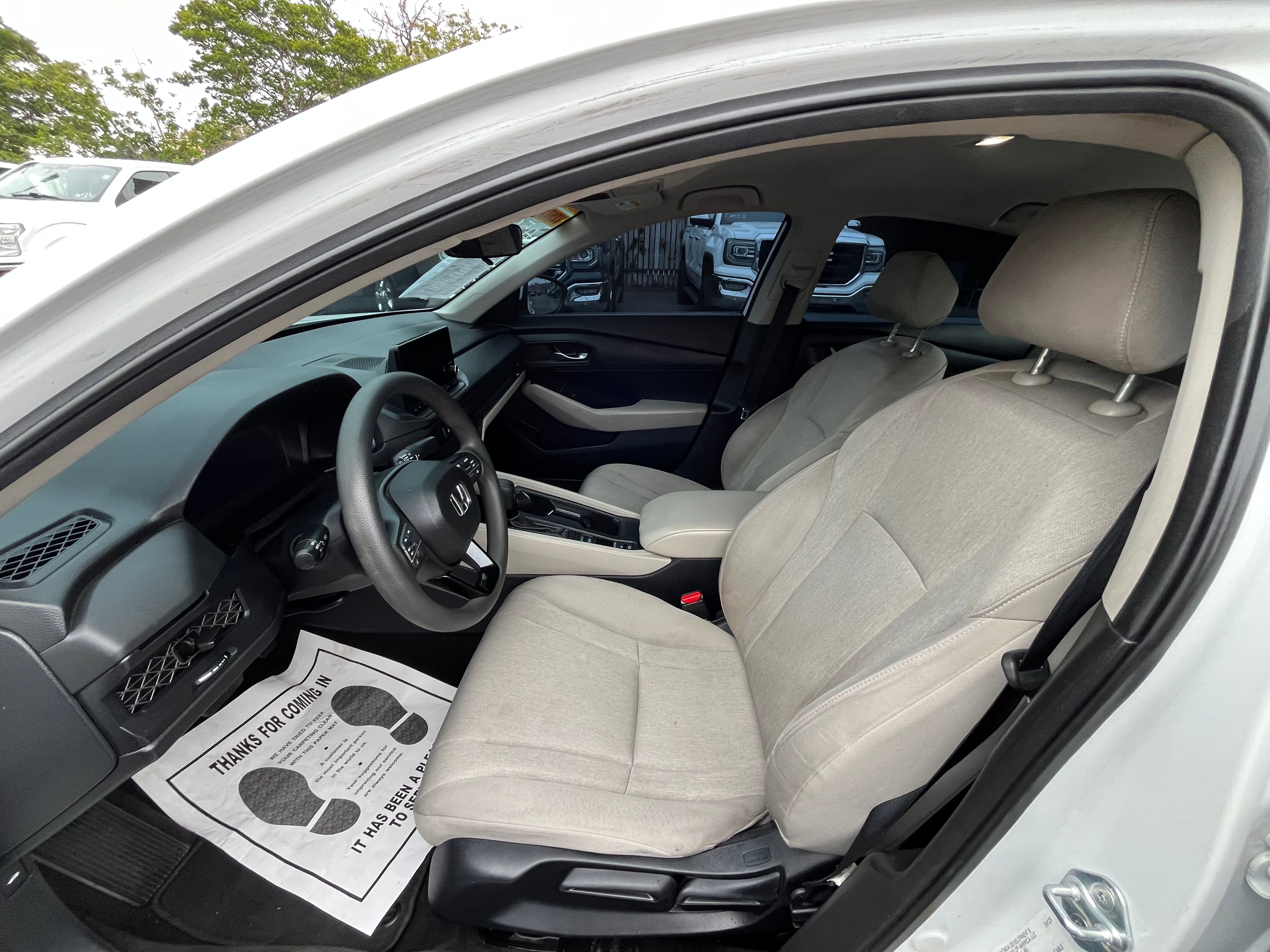 Vehicle image 28 of 63