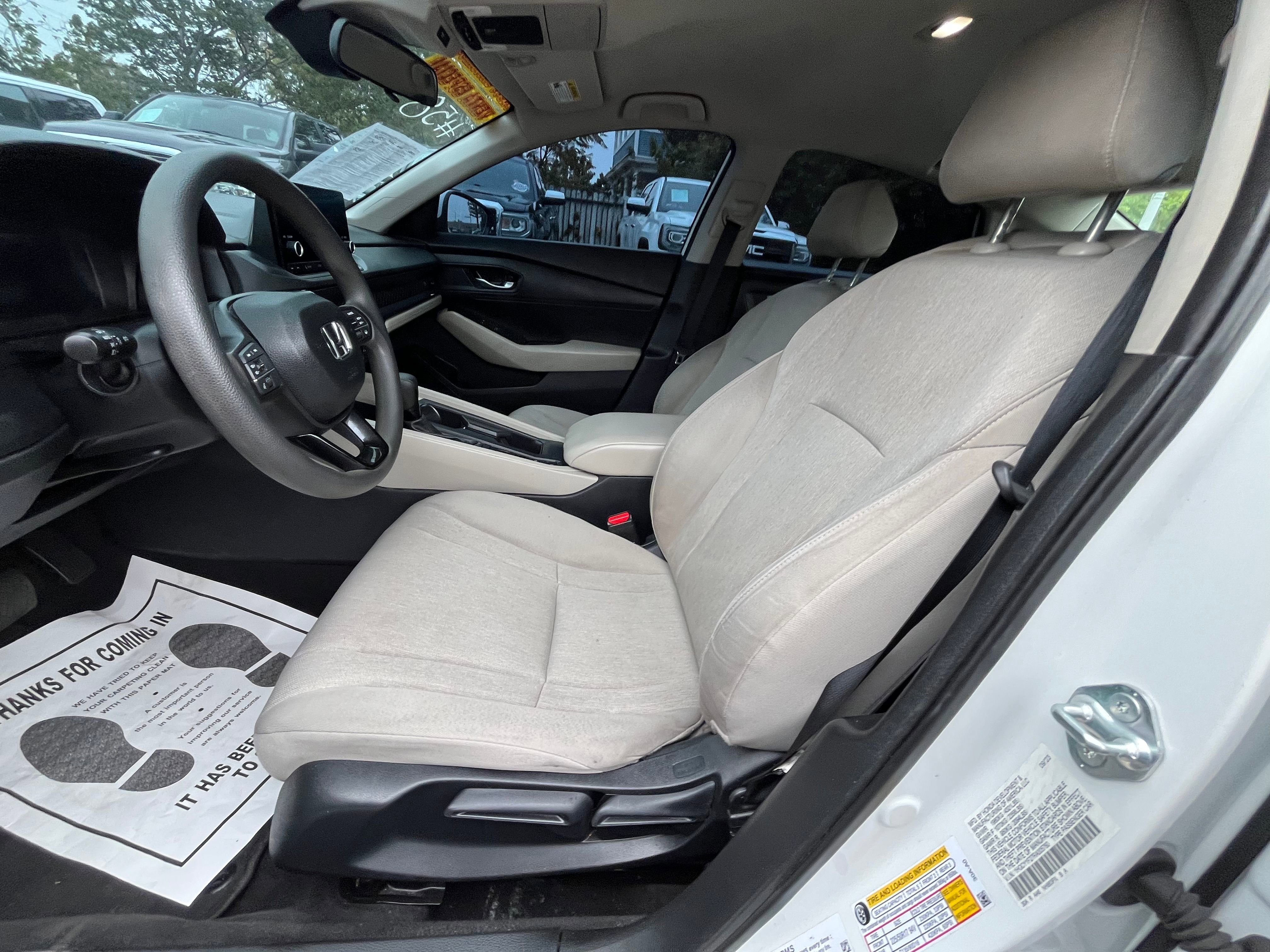 Vehicle image 31 of 63