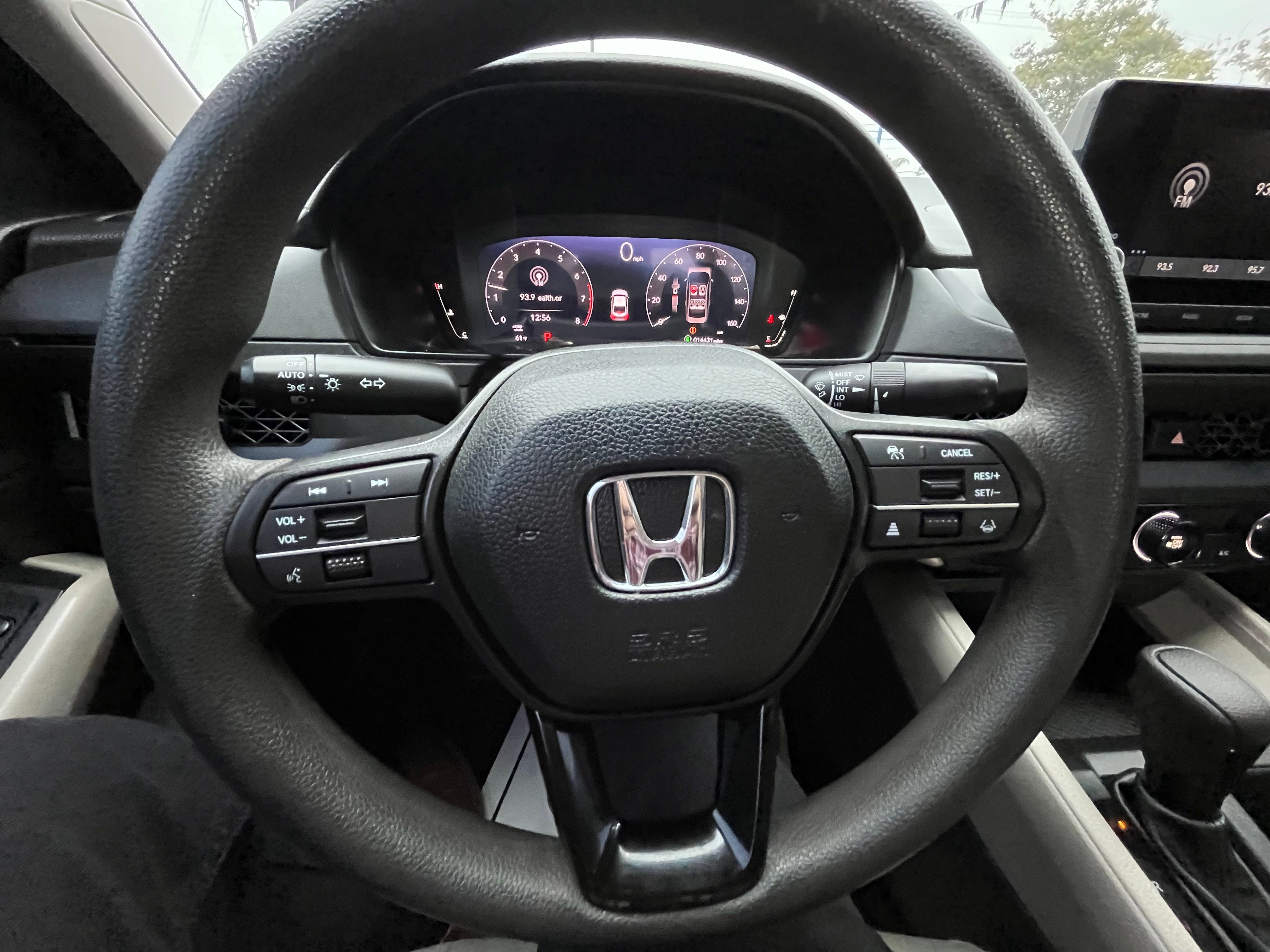 Vehicle image 33 of 63
