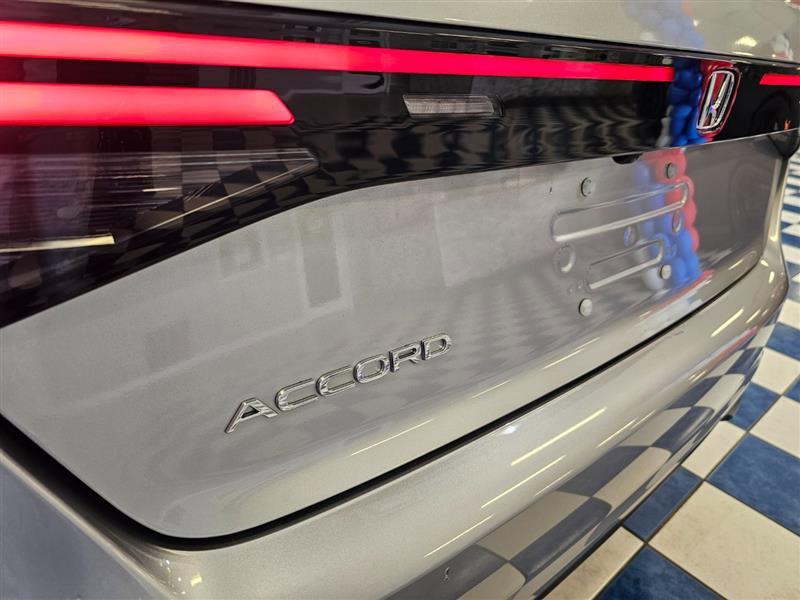 Vehicle image 20 of 23