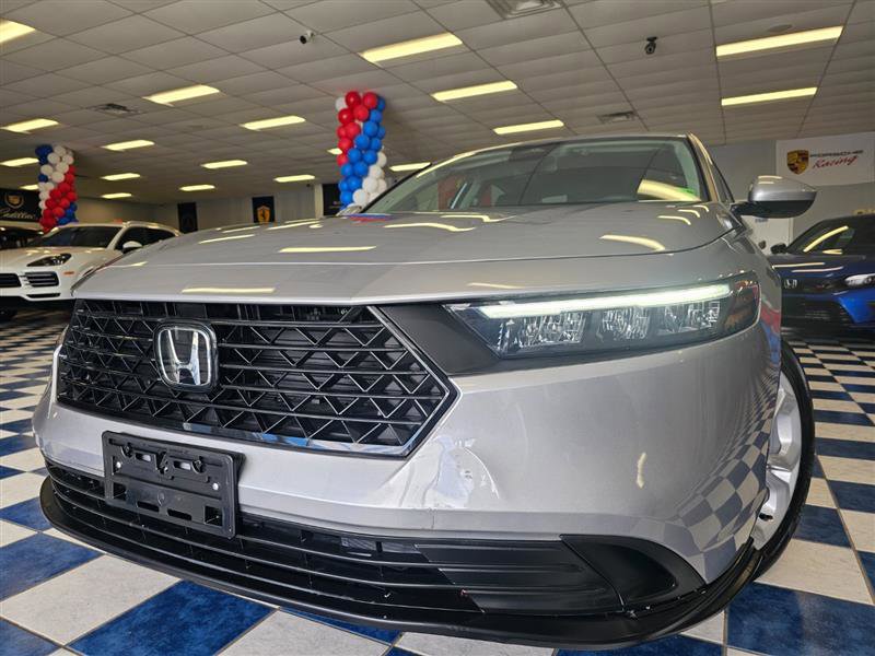 Vehicle image 8 of 23
