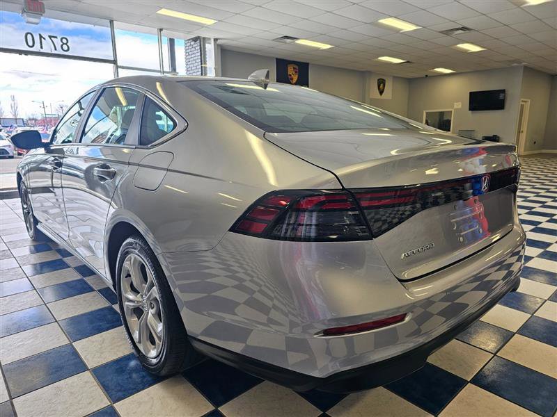 Vehicle image 6 of 23
