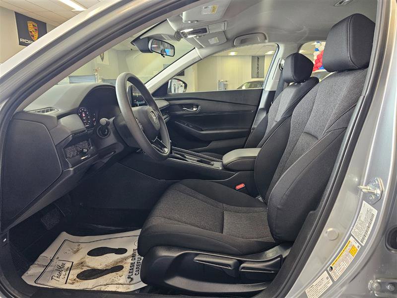 Vehicle image 11 of 23