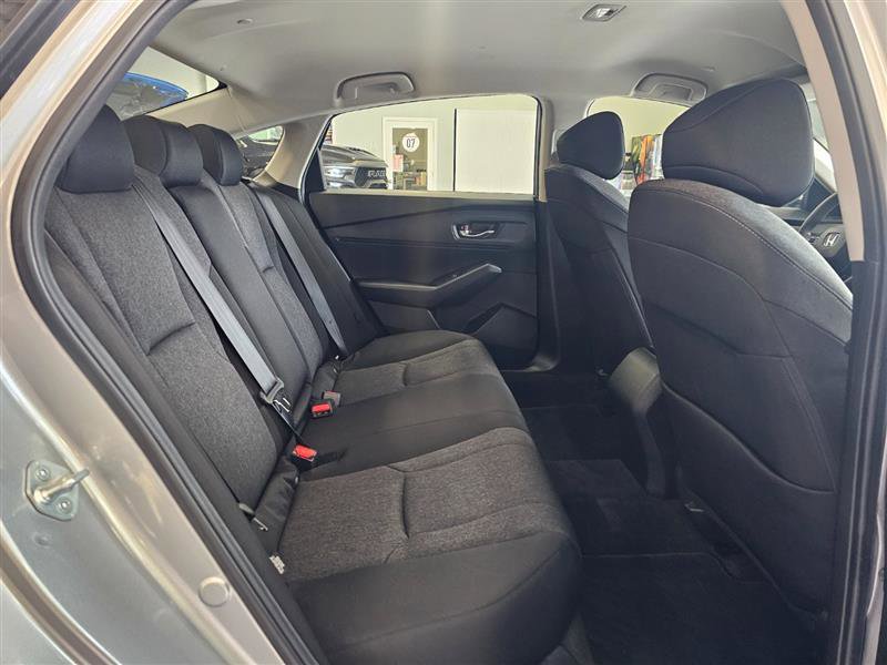 Vehicle image 14 of 23