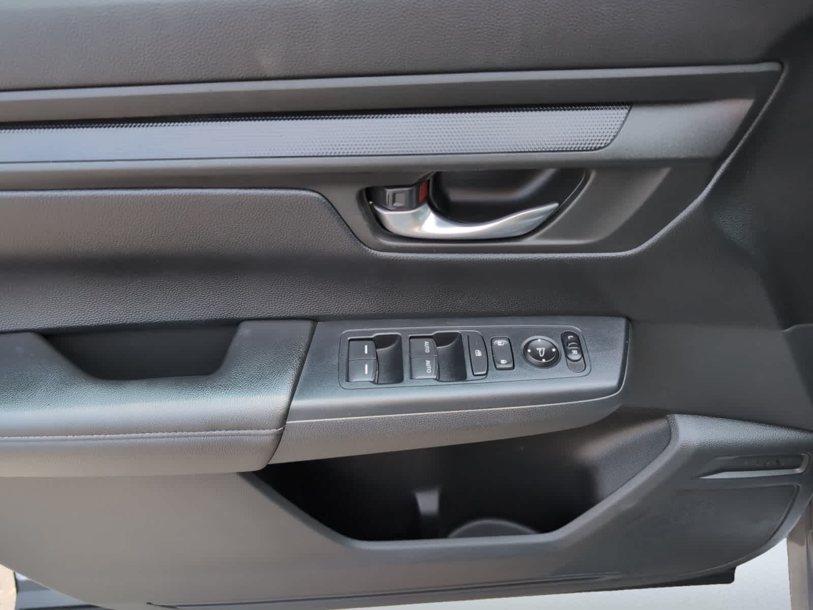 Vehicle image 16 of 26