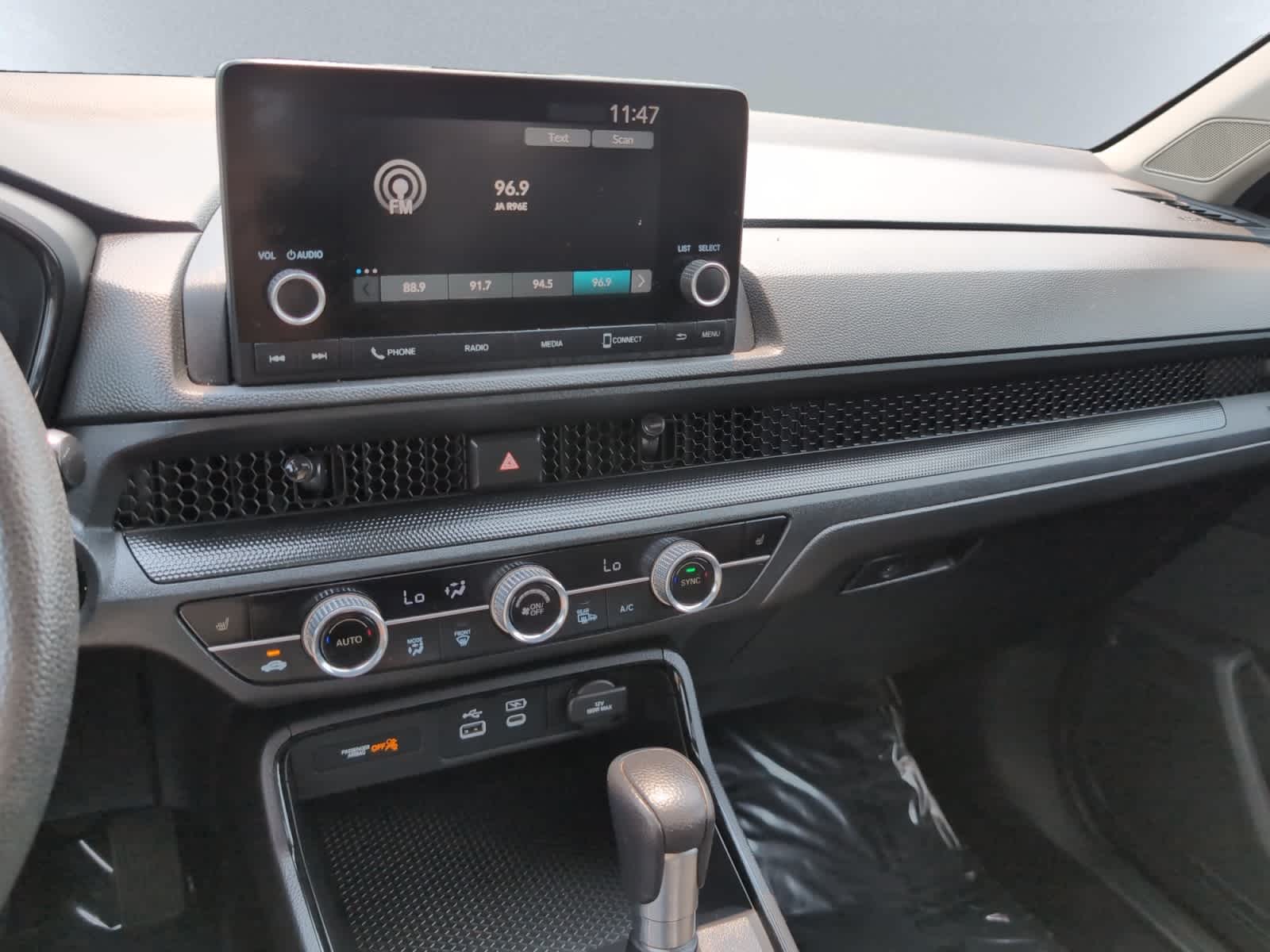 Vehicle image 17 of 26