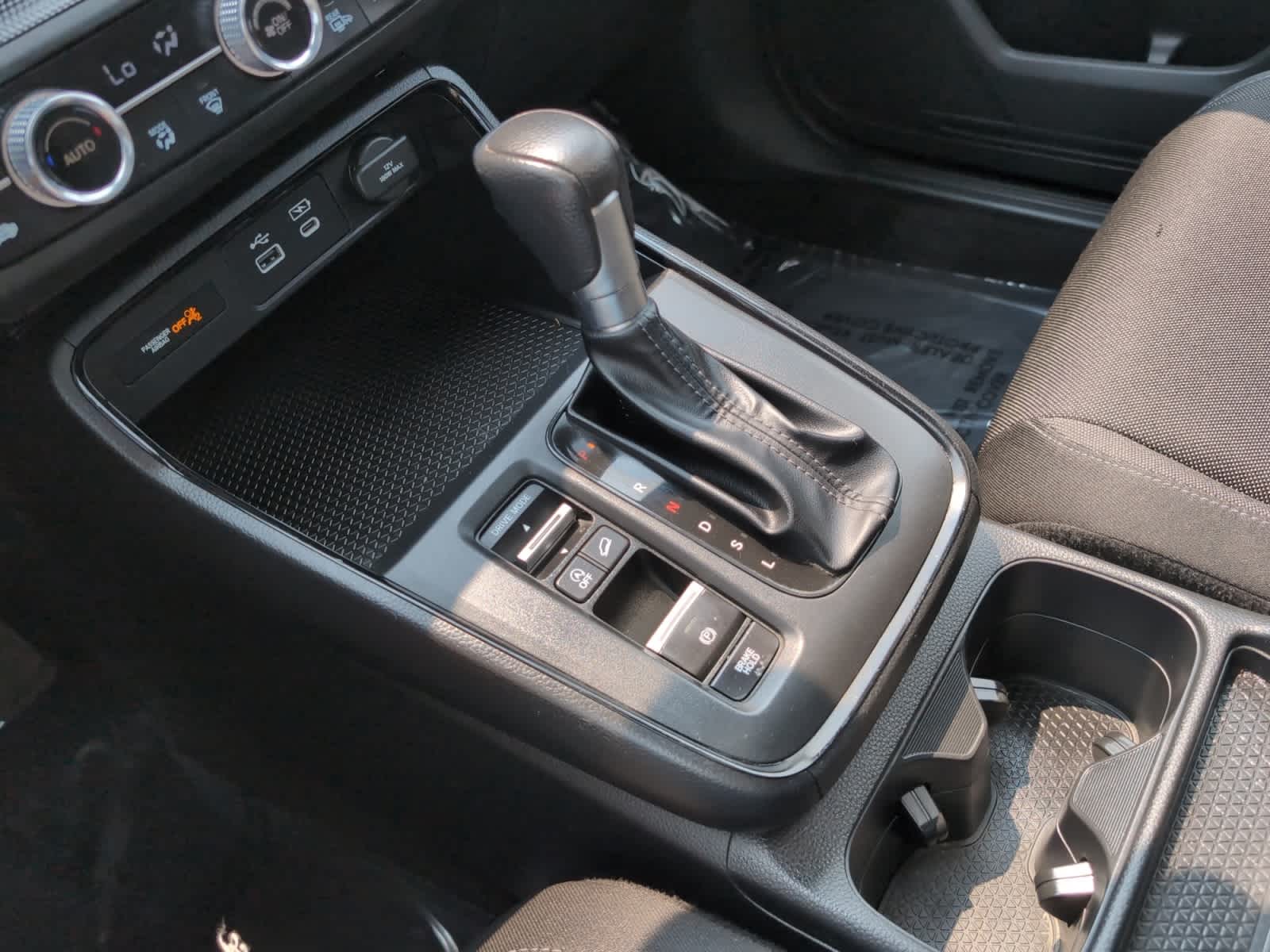 Vehicle image 14 of 26