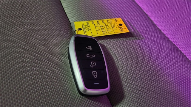 Vehicle image 15 of 26
