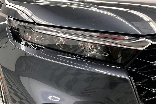 Vehicle image 32 of 39