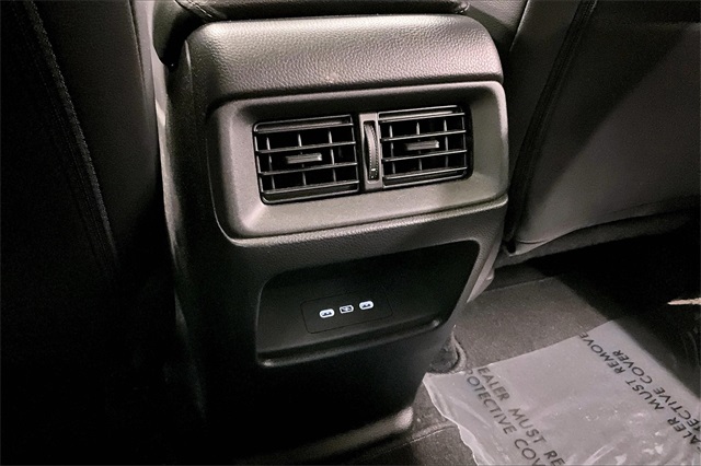 Vehicle image 30 of 39