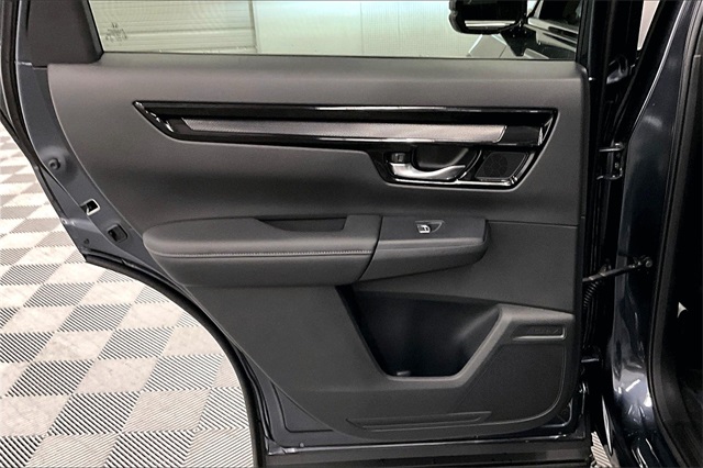 Vehicle image 21 of 39