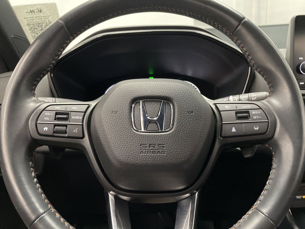 Vehicle image 17 of 39