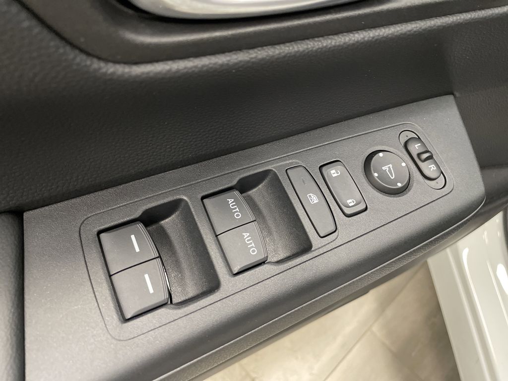 Vehicle image 29 of 39