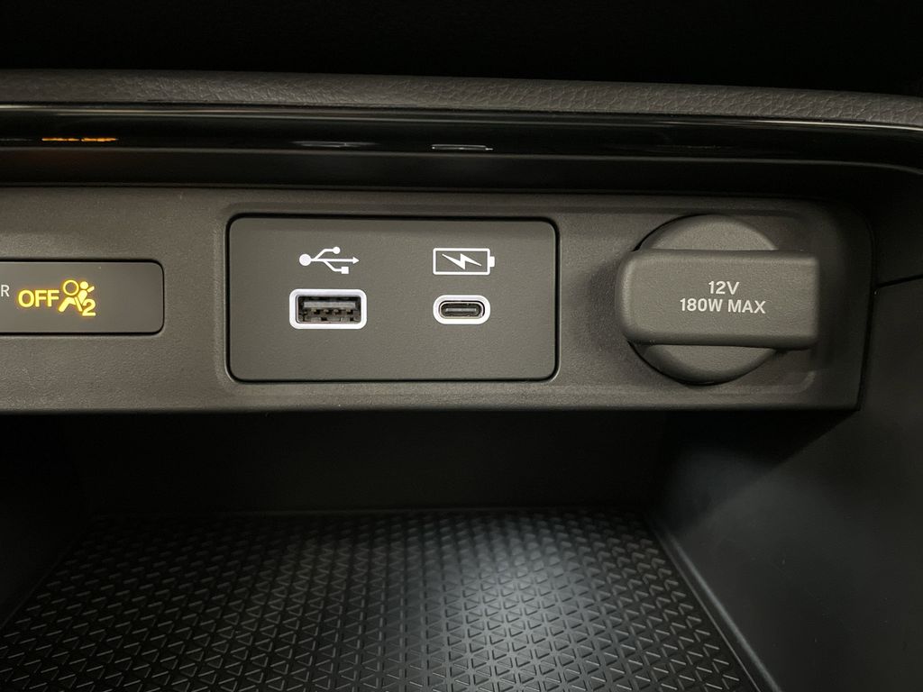 Vehicle image 25 of 39