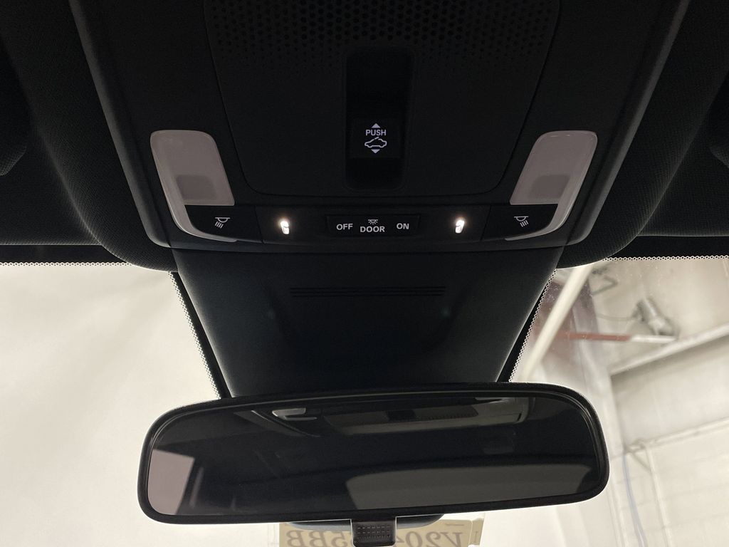 Vehicle image 27 of 39