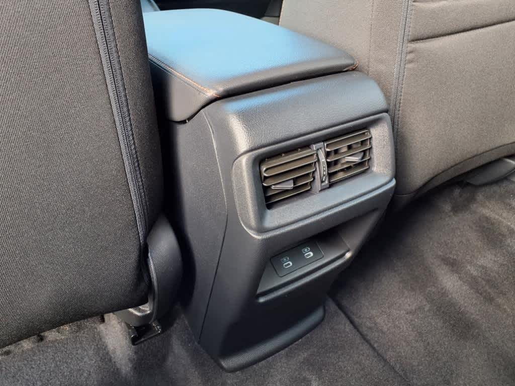 Vehicle image 21 of 25