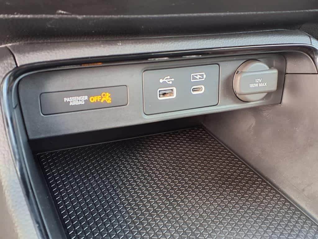 Vehicle image 22 of 25