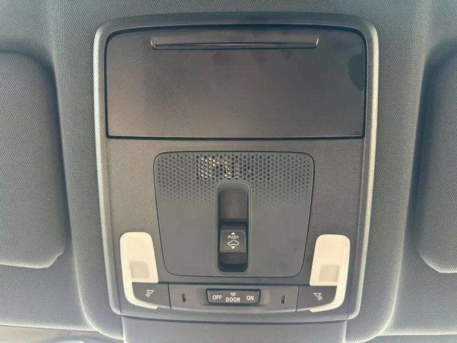 Vehicle image 26 of 38