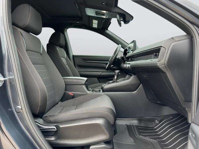 Vehicle image 33 of 38