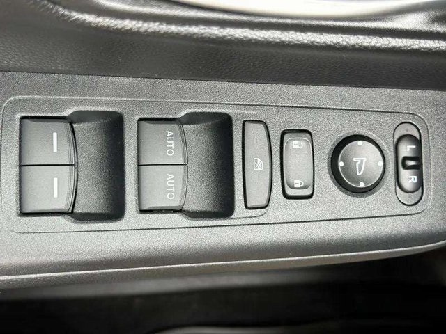 Vehicle image 14 of 38