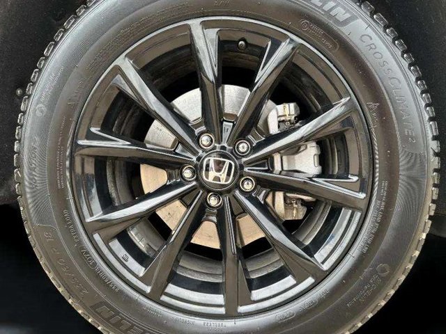 Vehicle image 34 of 38