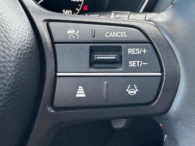 Vehicle image 18 of 40