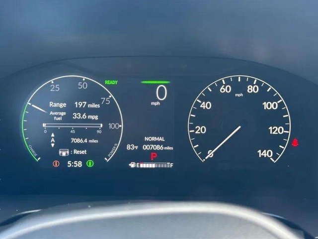 Vehicle image 19 of 40