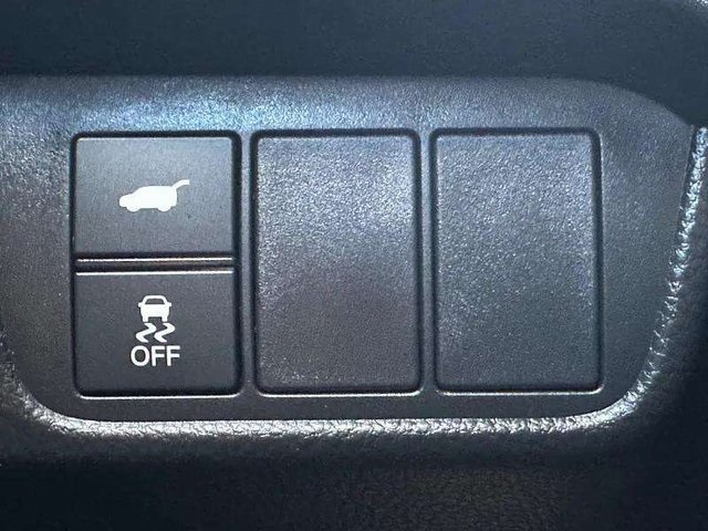 Vehicle image 16 of 40