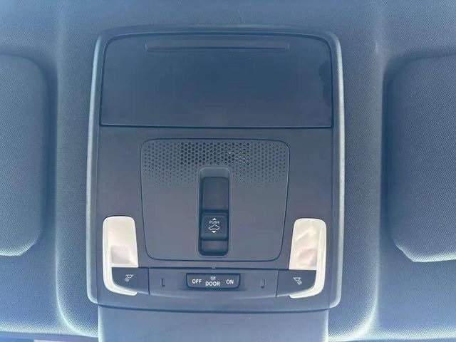 Vehicle image 27 of 40
