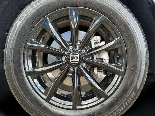 Vehicle image 36 of 40