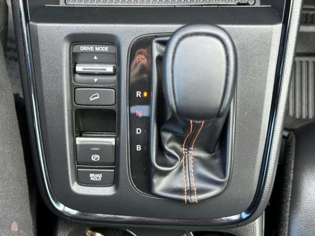 Vehicle image 25 of 40