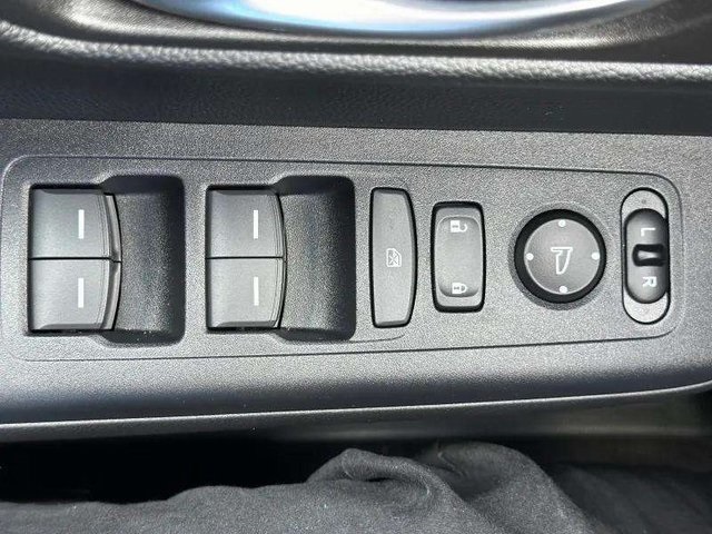 Vehicle image 14 of 40