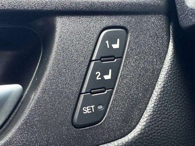 Vehicle image 15 of 40