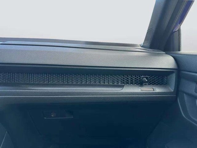 Vehicle image 12 of 40
