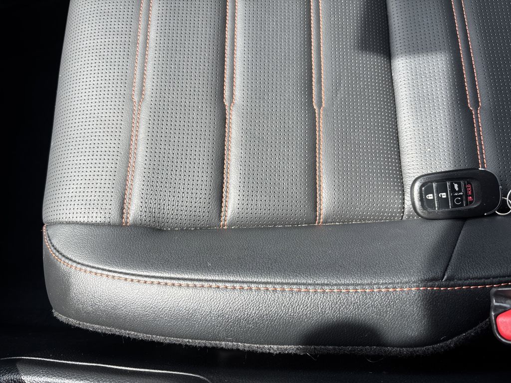Vehicle image 27 of 39