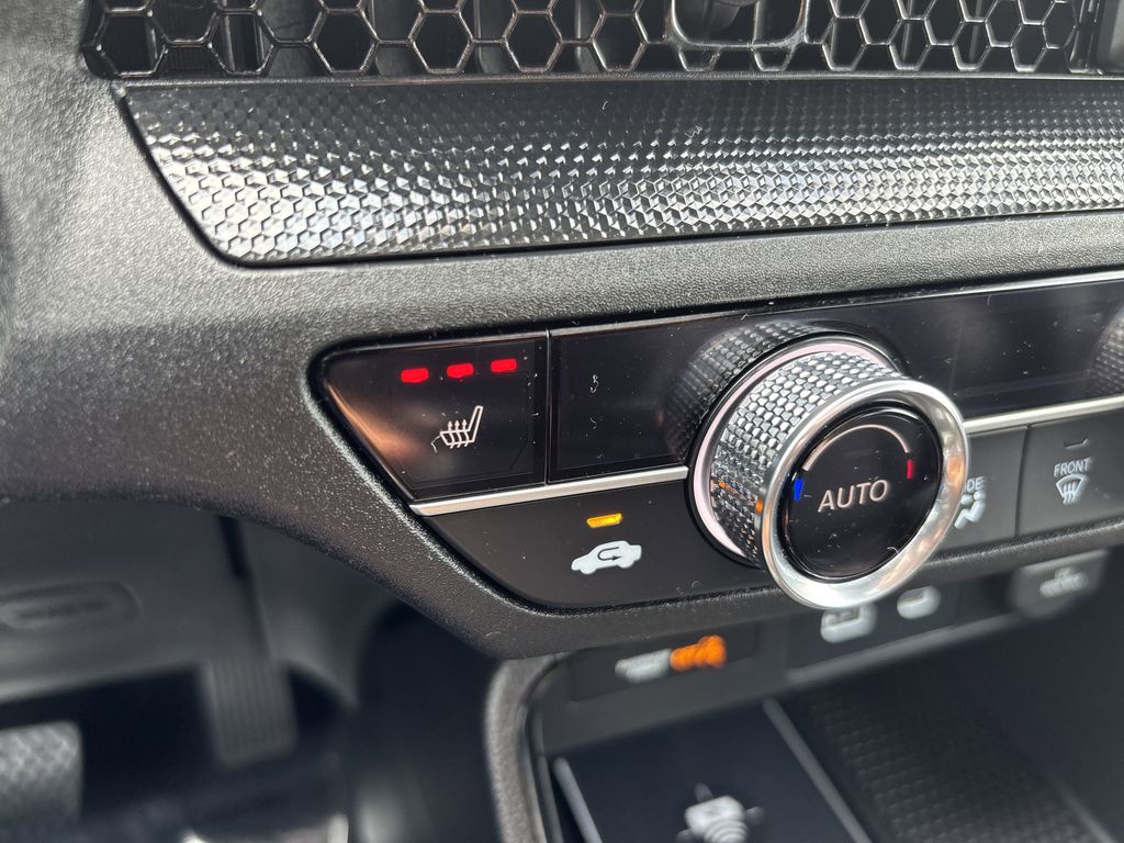 Vehicle image 12 of 39