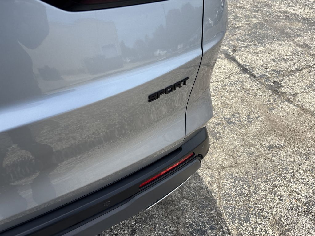 Vehicle image 32 of 39