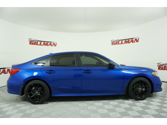 Vehicle image 4 of 14