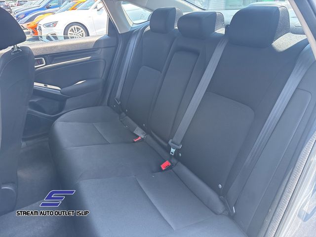 Vehicle image 13 of 34