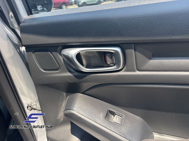 Vehicle image 27 of 34