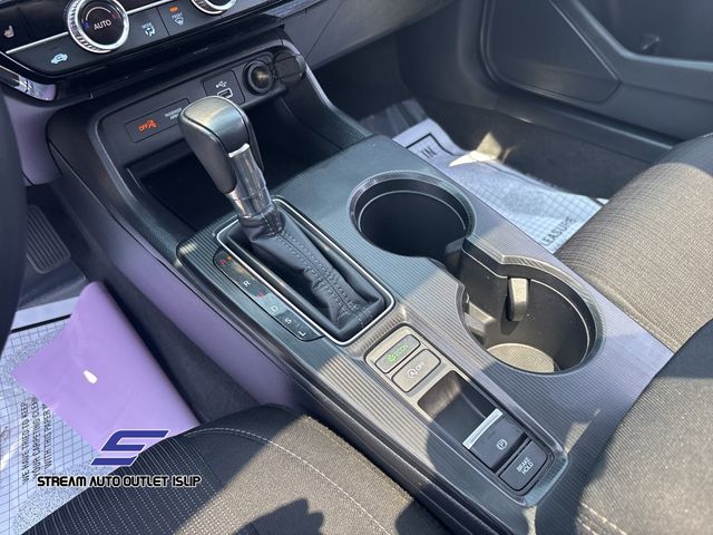 Vehicle image 23 of 34