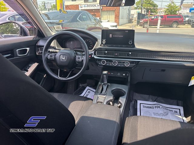 Vehicle image 15 of 34