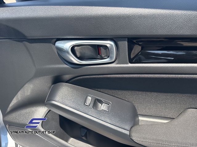 Vehicle image 26 of 34